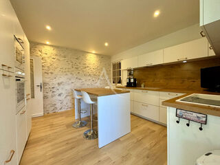  Maison  vendre 8 pices 220 m