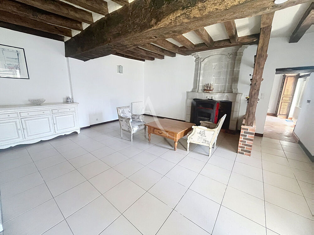 Vente Maison Une maison pleine de caractère, idéale pour les amoureux de la pierre et de la nature. Segre en anjou bleu