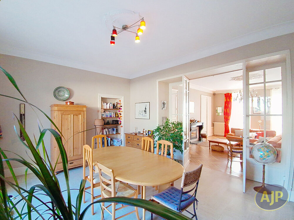 Vente Maison Maison de ville de plus de 190 m² en hyper-Centre:  LA ROCHE SUR YON - CENTRE La roche sur yon