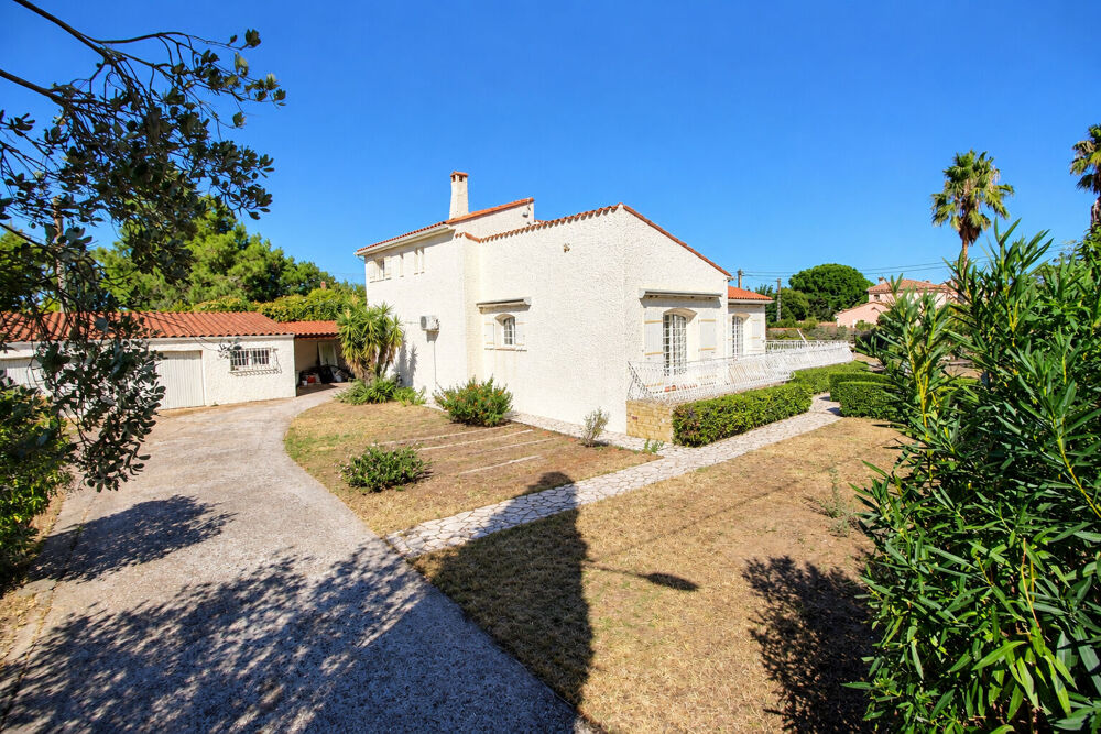 VILLA D'ARCHITECTE DES ANNÉES 75 DÉVELOPPANT 135 M² SUR TERRAIN DE 1500 M²