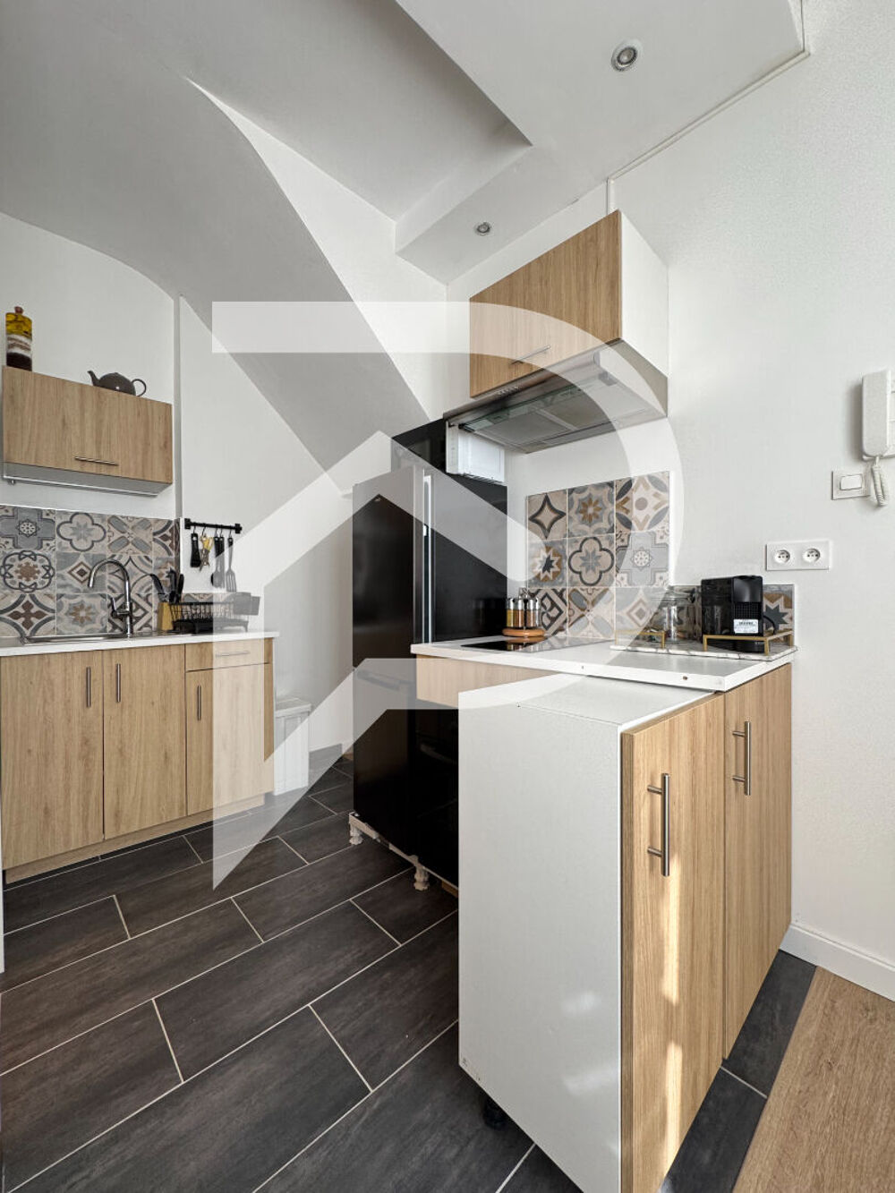 REIMS - SECTEUR CLAIRMARAIS - MEUBLÉ À LOUER - Appartement meublé de type 2 avec cour privative