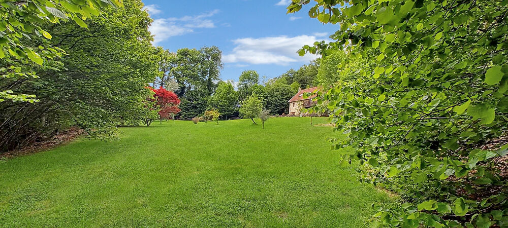 HAUTE VIENNE. Près CHAMBERET. Maison en pierre avec 3 chambres, vue imprenable sur la campagne avec jardins et foret de 12 127m2