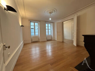  Appartement à louer 4 pièces 84 m²