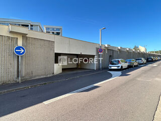  Parking / Garage à louer 