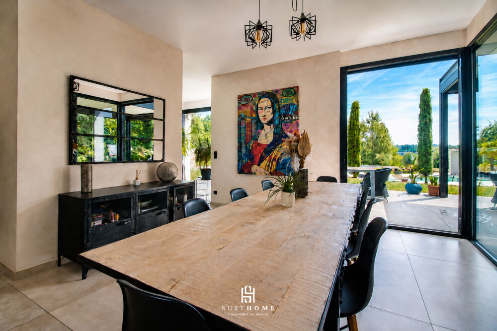 Belle maison d'architecte au calme avec terrain plat de 1900 m2.