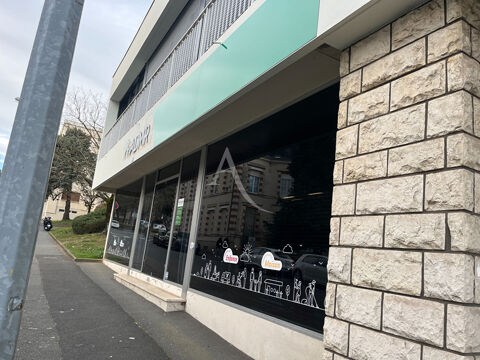 Local commercial Cholet 58 m2 600 49300 Cholet