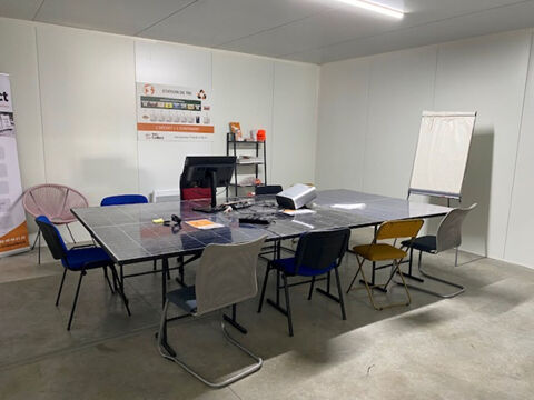   Local d'activité Loire Authion de 1370 m2, locataire en place 