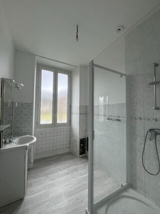  Appartement à louer 4 pièces 94 m²