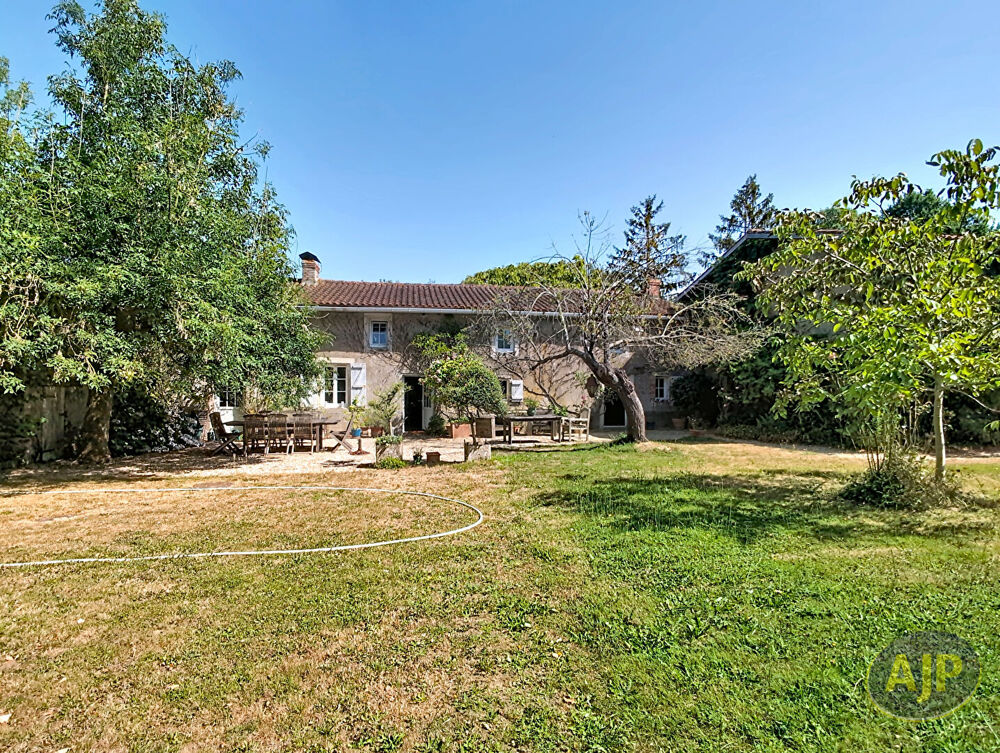 Vente Maison Maison Vieillevigne 7 pièces 216.29 m² Vieillevigne