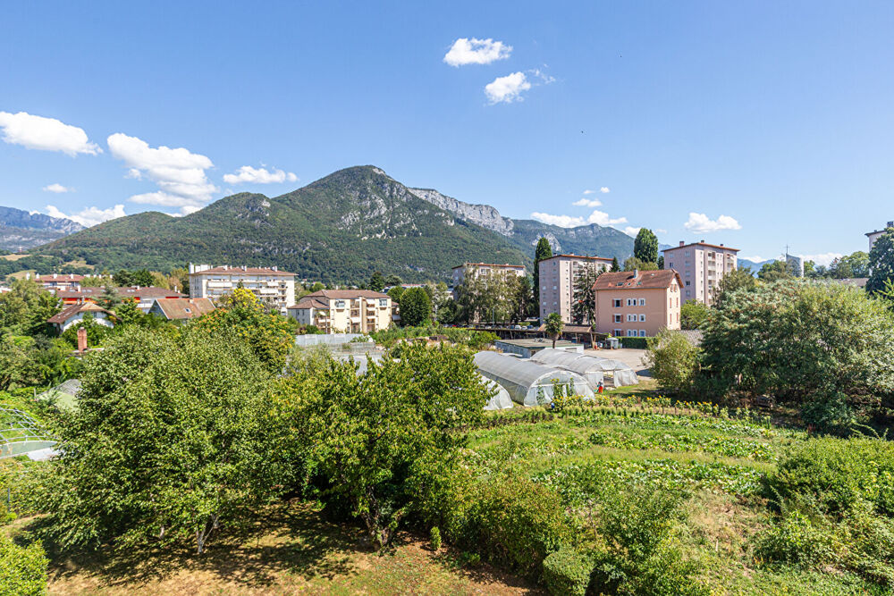 AGENCE IMMOBILIERE LAFORET - EXCLUSIVITE - "EUCALYPTUS" - ANNECY - SECTEUR LAC / MAVERIA - APPARTEMENT T3 de 59,74m2 - BALCON -