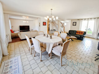  Maison  vendre 8 pices 150 m