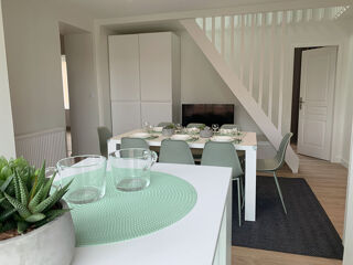  Appartement à louer 8 pièces 154 m²