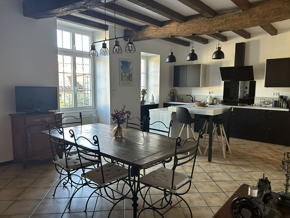 Vente Maison Maison de Maître du XIXe siècle au coeur de village avec piscine et dépendances Bignay