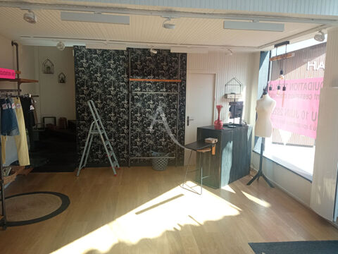   A LOUER  A CHALLANS, PASSAGE CARNOT local commercial  de 31 m² 