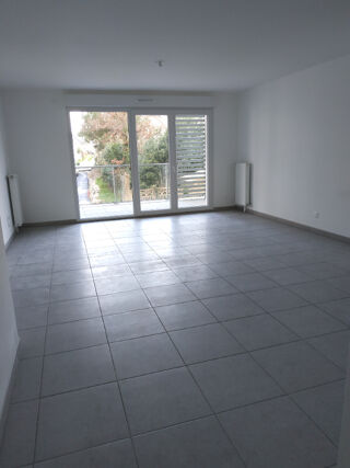  Appartement à louer 4 pièces 83 m²