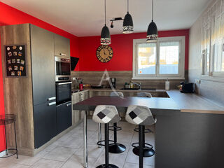  Maison  vendre 9 pices 302 m