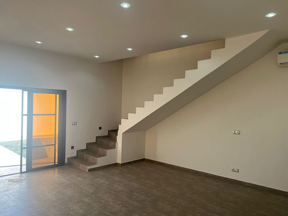 Vente Maison Villa moderne avec panneaux solaires - Économie d'énergie Nguerigne (Senegal)
