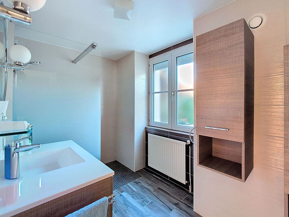 Vente Maison LE POIRE-SUR-VIE - maison de ville 6 chambres Le poiré sur vie
