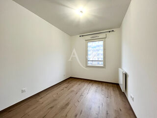  Appartement à louer 4 pièces 85 m²