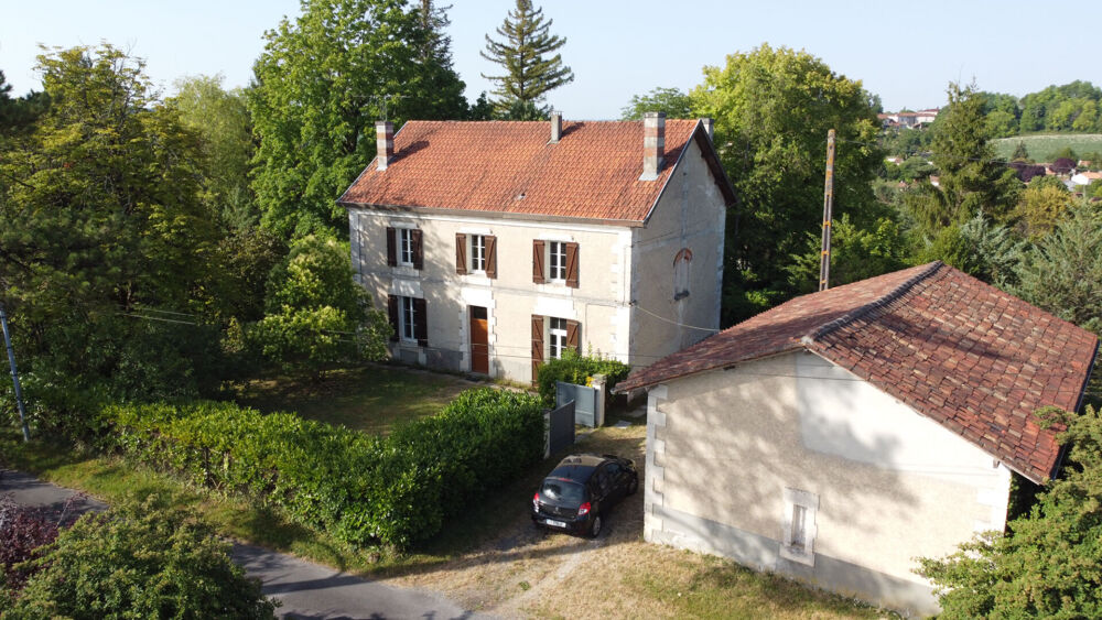 Vente Maison Magnifique maison de maître à rafraîchir avec granges et maisonnette à rénover Montmoreau
