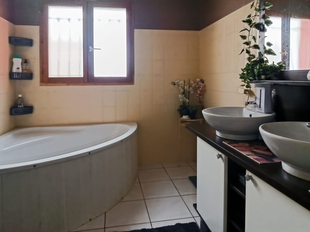 Maison contemporaine 5 pièces à vendre à Saint Sever HAUT- 220 560