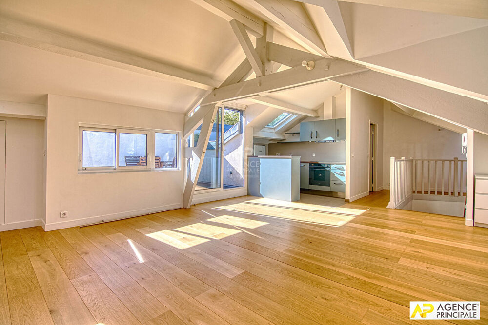 Vente Appartement Versailles  Saint-Louis  Appartement 3 pièces 83 m² carrez et 140 m² au sol situé au 3ème et dernier étage avec terrasse Versailles