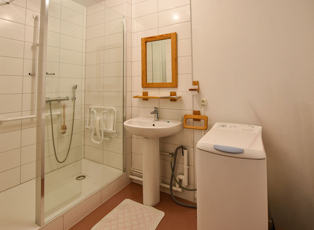 Appartement 2 pièces avec balcon et place de parking extérieur