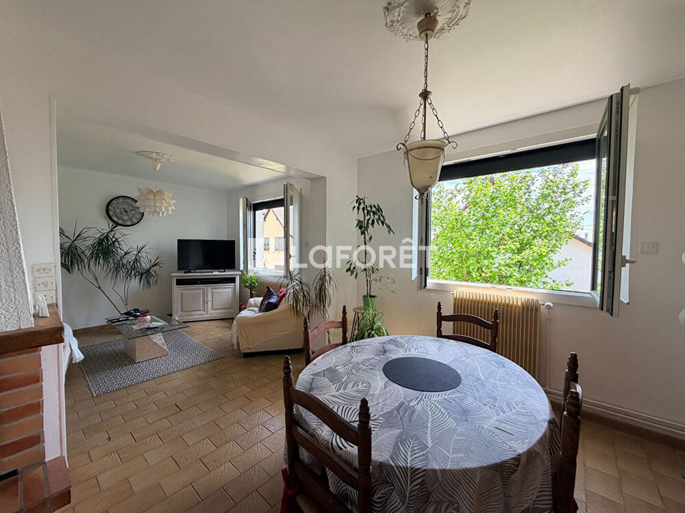 Maison d'environ 123 m², à Compertrix