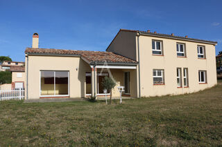  Maison à louer 6 pièces 142 m²
