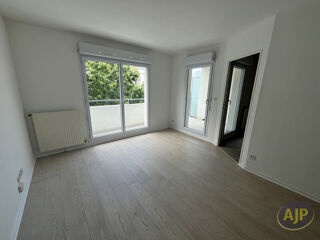  Appartement à louer 3 pièces 65 m²