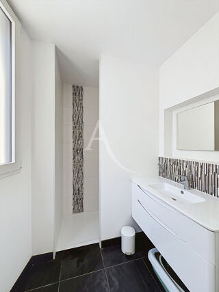  Appartement à louer 4 pièces 121 m²