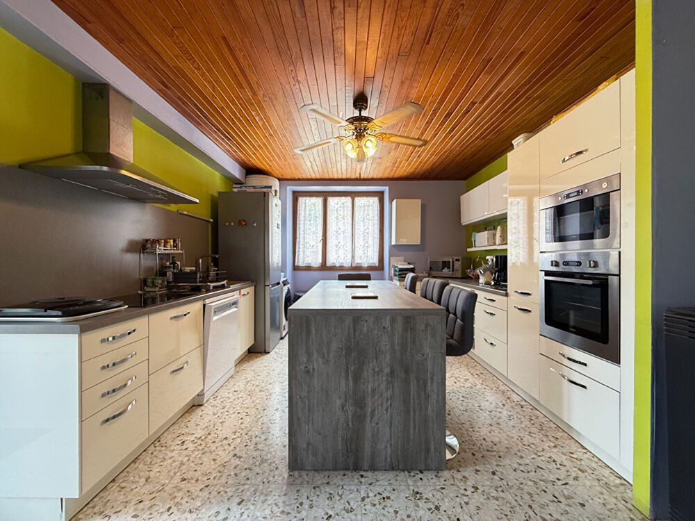 Maison et grange Chavéria 4 pièces / 2 chambres / 85 m²