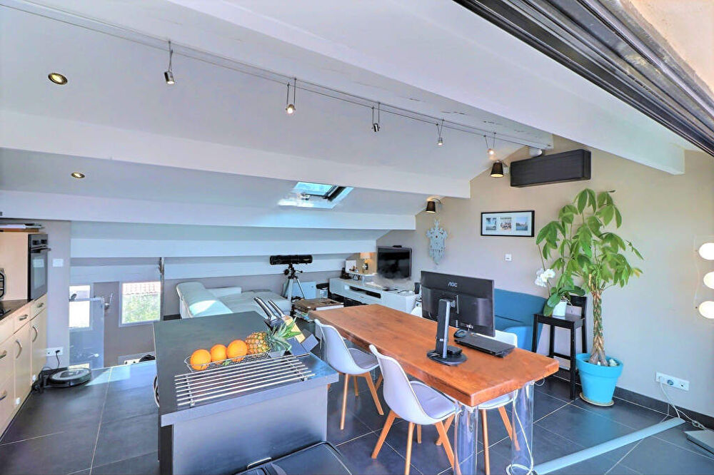 Appartement 3 pièce(s) 72.20 m2 - MONTREDON Vue mer