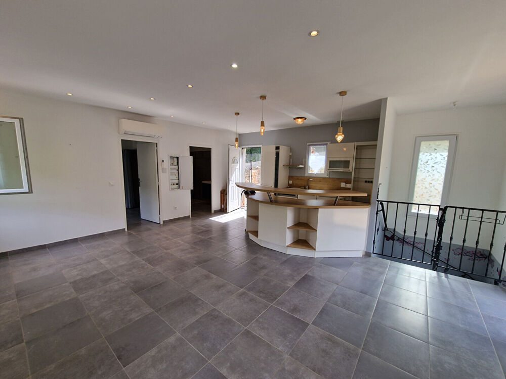 Location Appartement Appartement Bouyon 2 pièces 55 m2 avec jardin , en dernier étage d'une maison individuelle Bouyon
