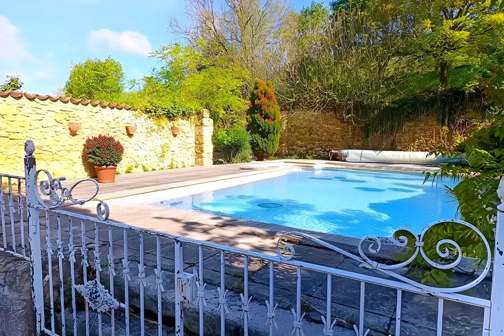 Domaine de 8,7 ha avec habitation, gîte, salle de réception et installations équestres