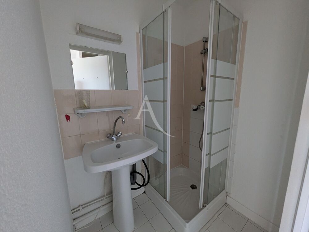 Location Appartement A LOUER - à l'année - studio avec place de parking Balaruc les bains