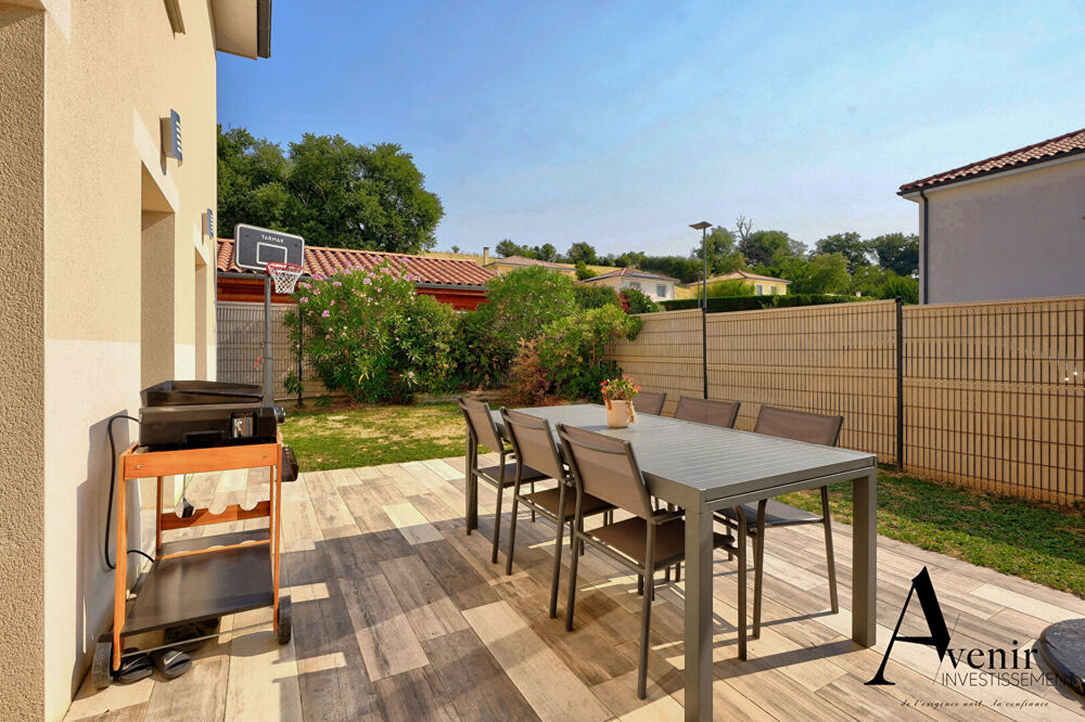 Location Appartement Appartement /Villa T4 82m2 rez-de-jardin - 3 chambres - 2 sdb - Jardin 80m2 - Garage et parking à Toussieu Toussieu