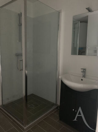  Appartement à louer 3 pièces 75 m²