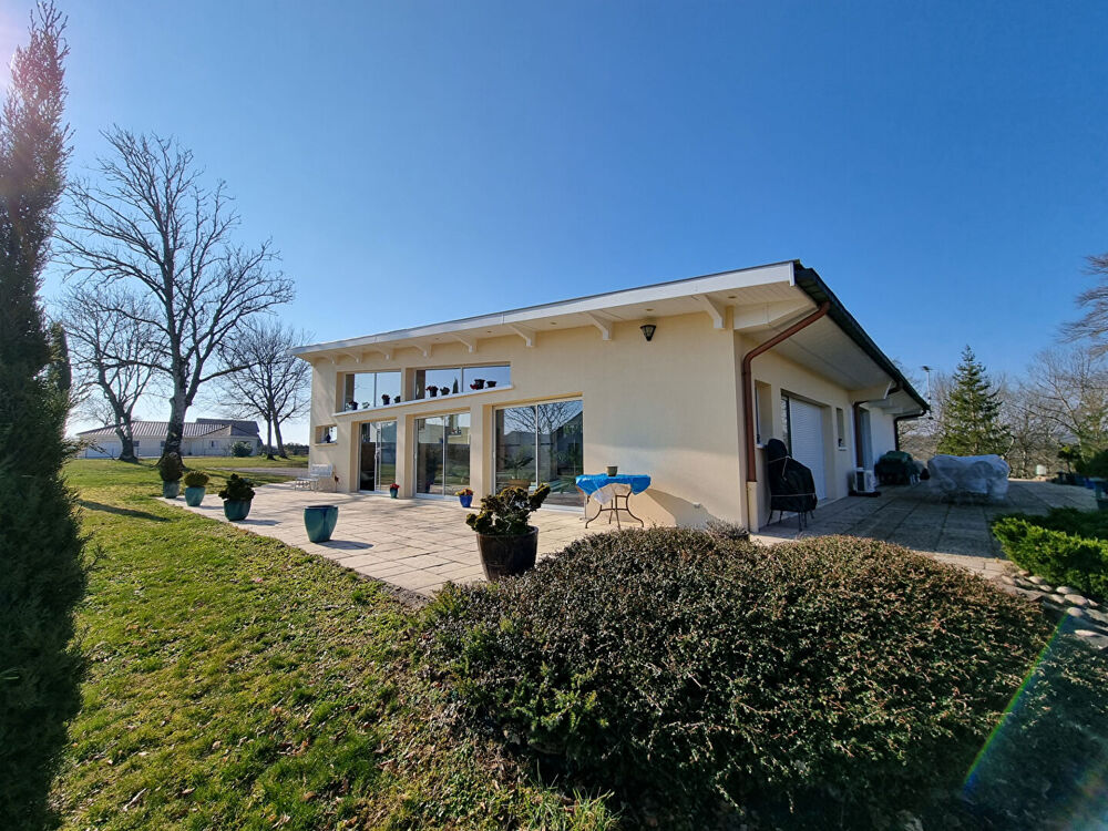 Villa de 10 Pieces sur 8000 m2 de terrain
