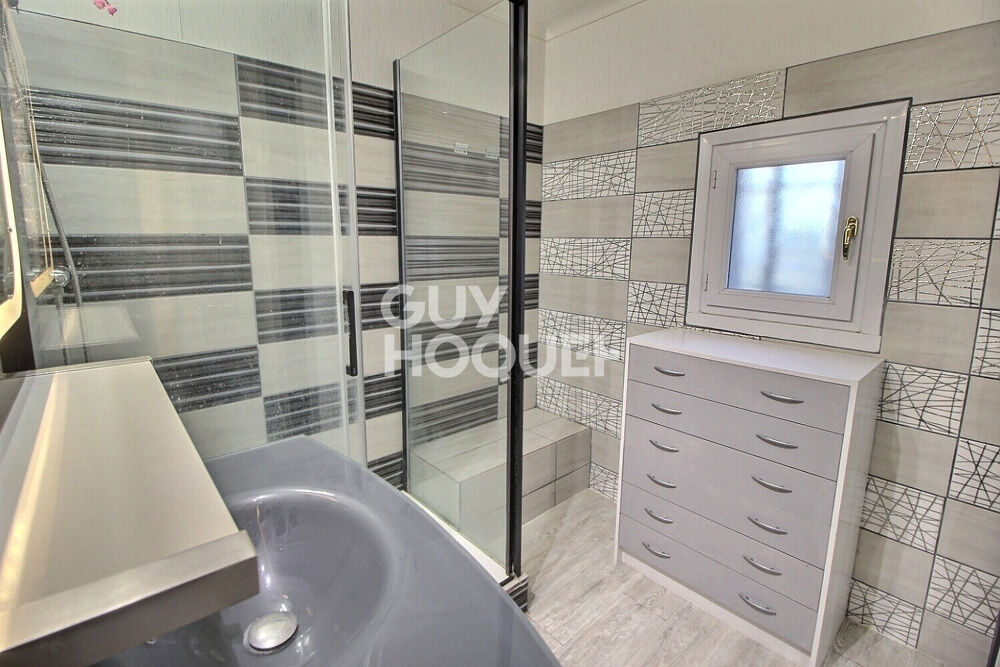 Villa lumineuse 3 chambres dont une chambre en rez de chaussée avec salle d'eau