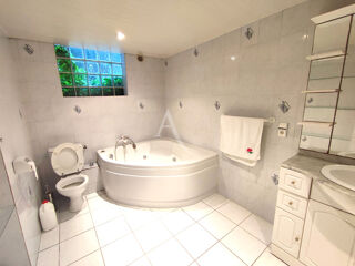  Maison  vendre 10 pices 260 m