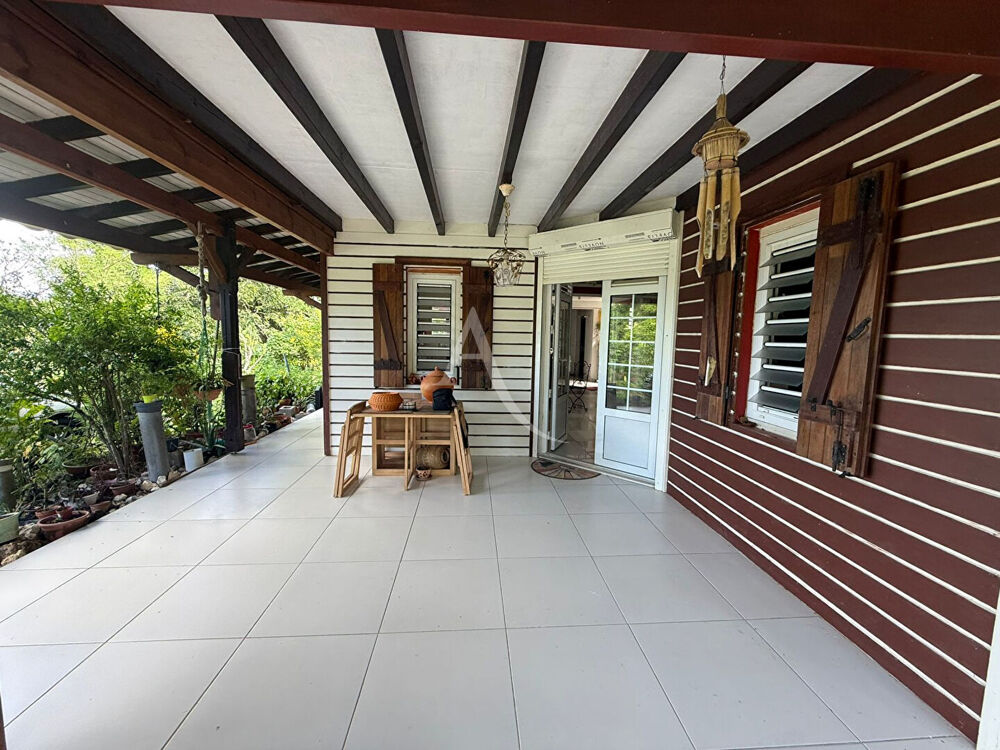 Charmante maison en bois à Sainte-Anne