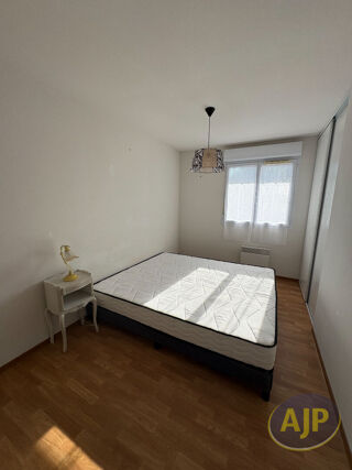  Appartement à louer 4 pièces 77 m²