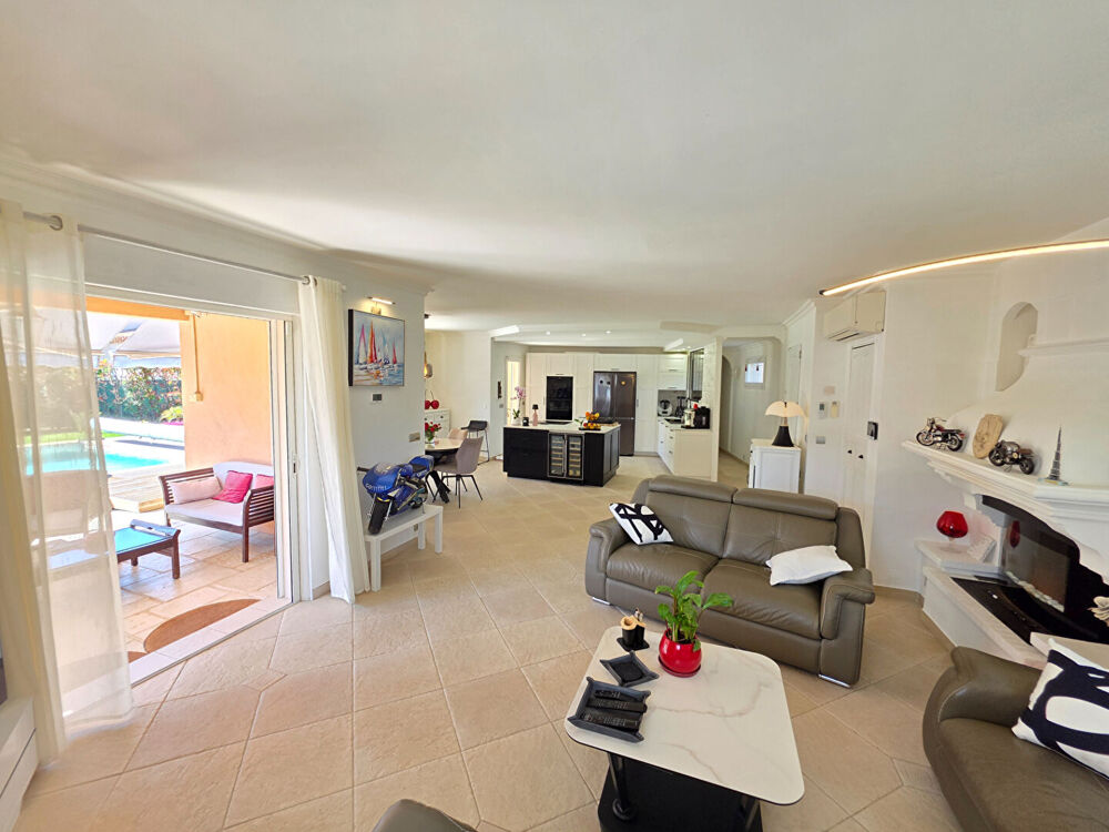 Vente Maison Superbe Villa De plain pieds , avec piscine, jardin stationnements dans quartier résidentiel Des Plans Carros