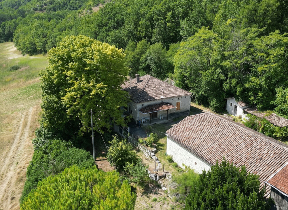 Corps de ferme avec 23 hectares et grange de 200 m²
