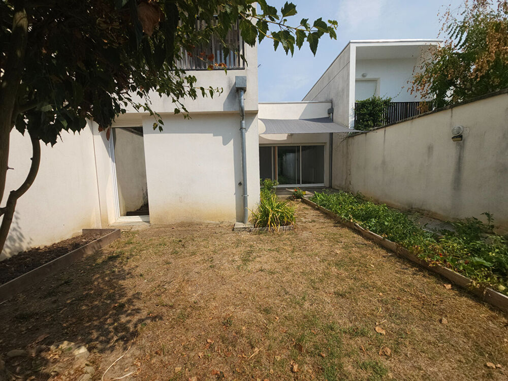 Villa 4 pièces avec double garage, jardins privatifs et terrasse, au calme à Blagnac