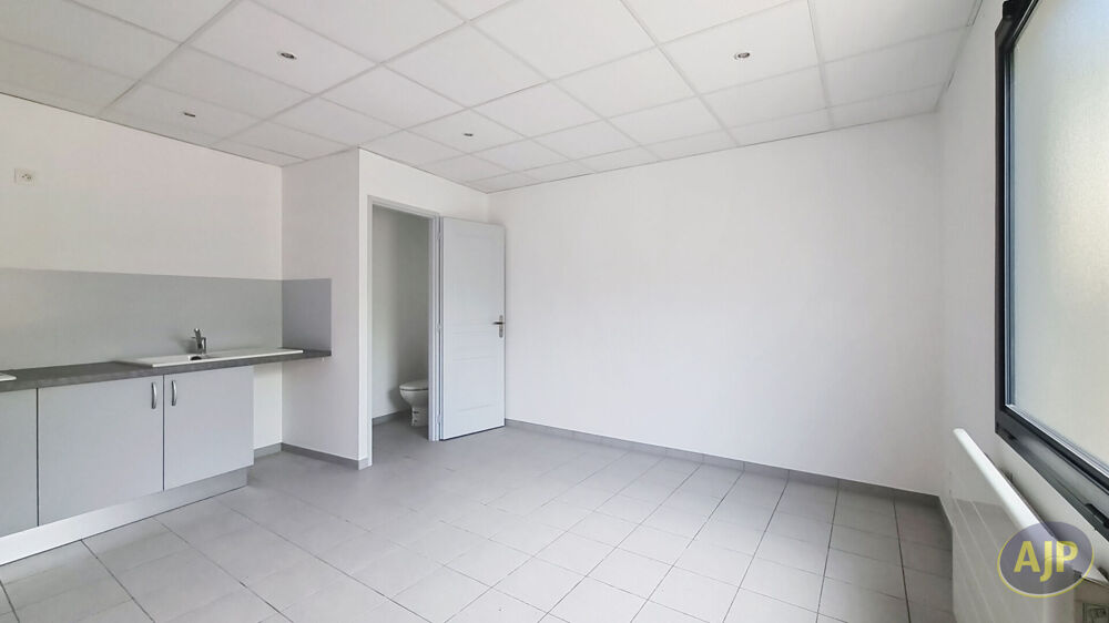   Local professionnel 100 m²  + parking privé emplacement exceptionnel. Libourne