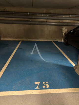  Parking / Garage  louer 10 m