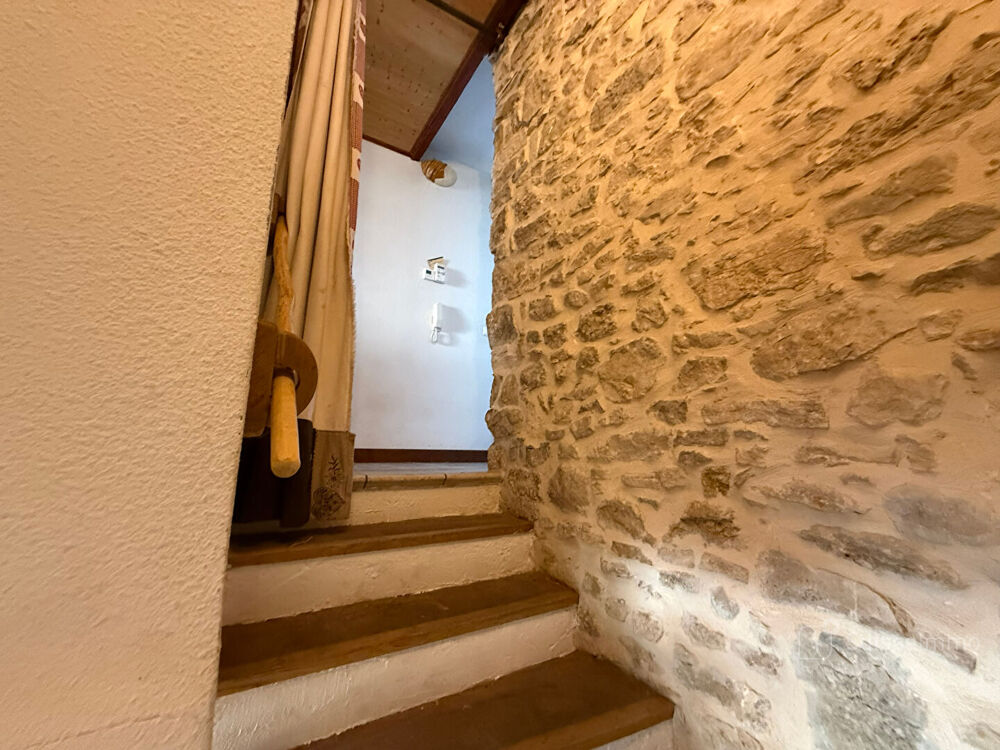 Maison de village Oyonnax 3 pièce(s) 98 m2 et dépendances