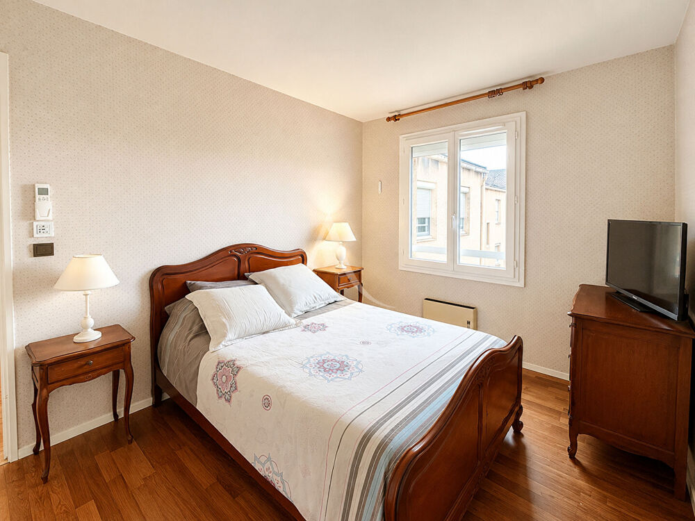 Appartement Marseille 2 pièces 51 m2 avec balcon côté jardin, dernier étage, cave et parking en supplément